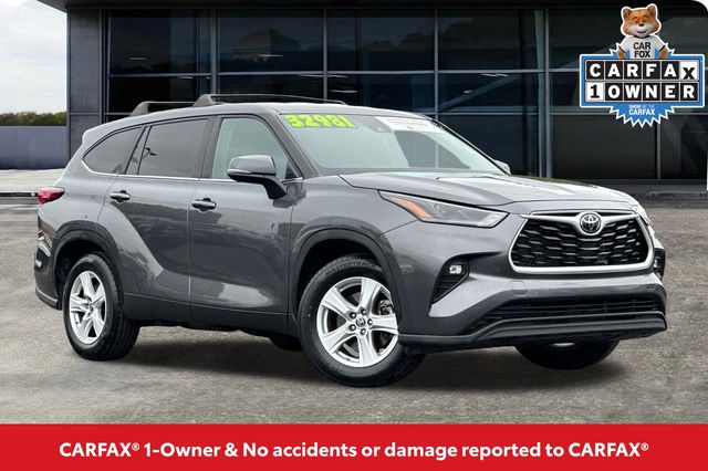 2023 Toyota Highlander LE photo 2