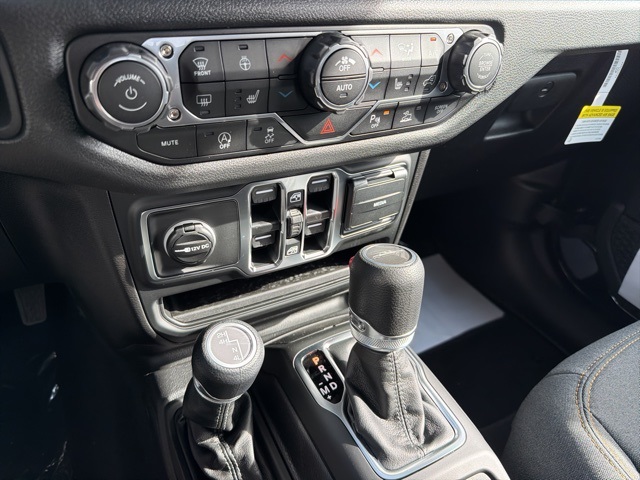 2025 Jeep Gladiator Sport S photo 10