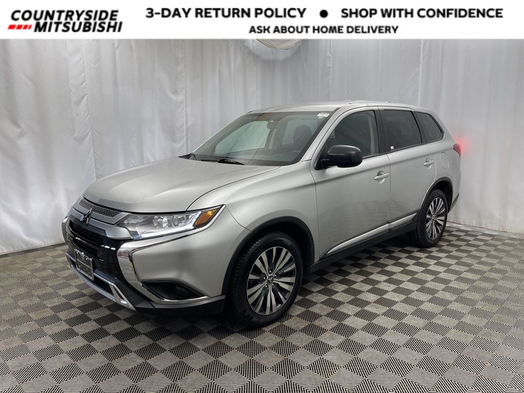 2020 Mitsubishi Outlander ES's photo