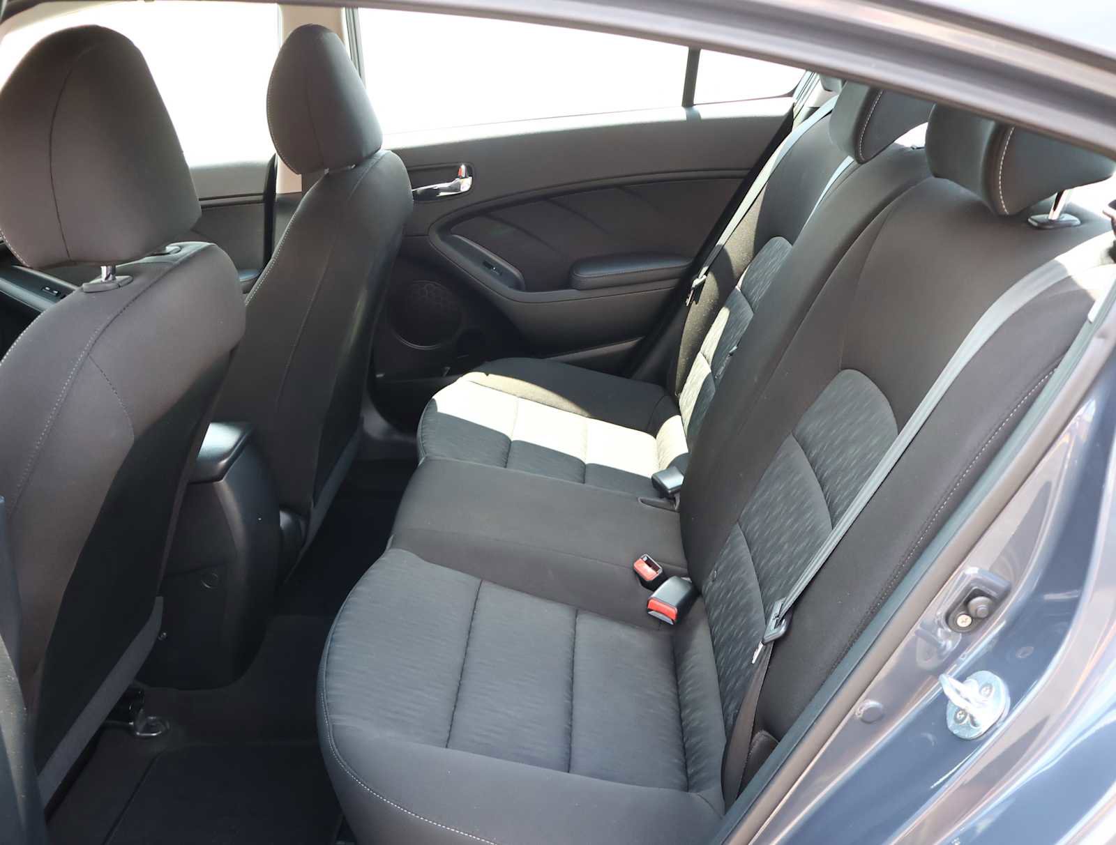 2016 Kia Forte LX photo 16