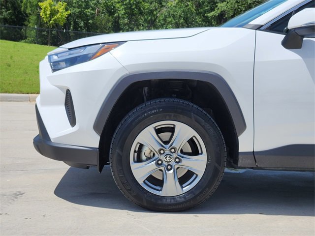 2023 Toyota RAV4 Hybrid XLE photo 8