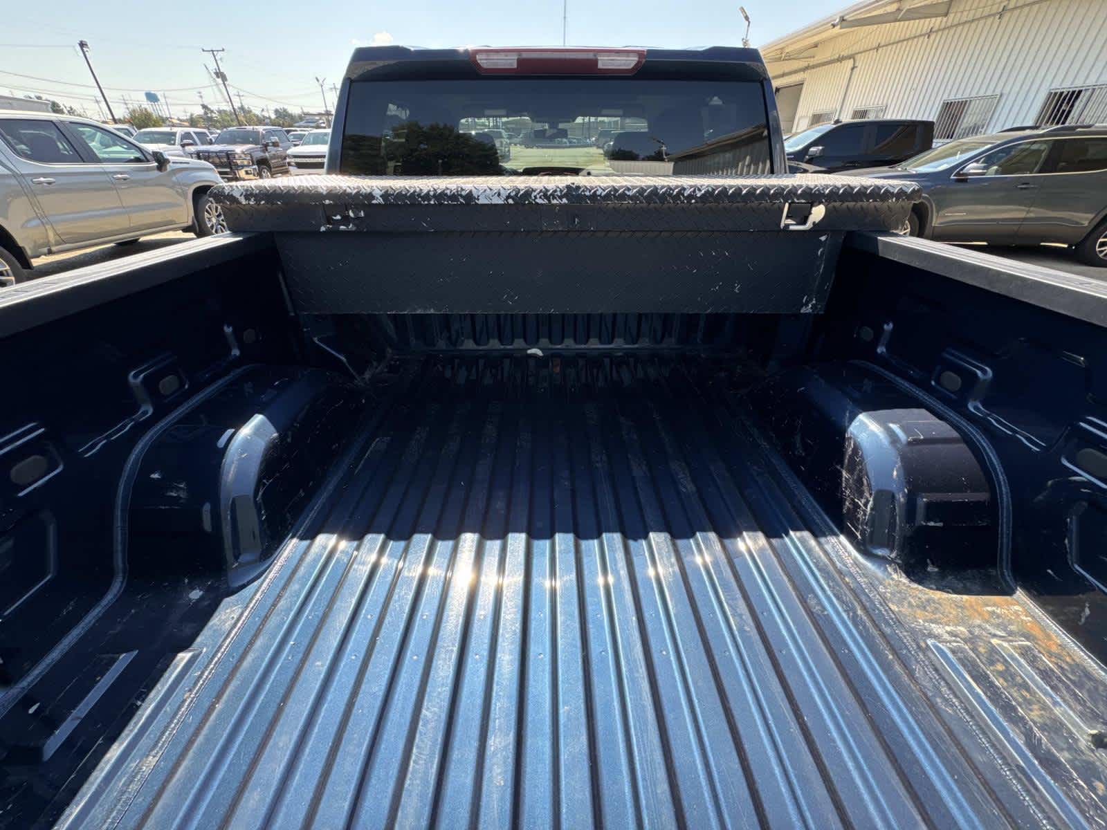 2021 Chevrolet Silverado RST photo 18