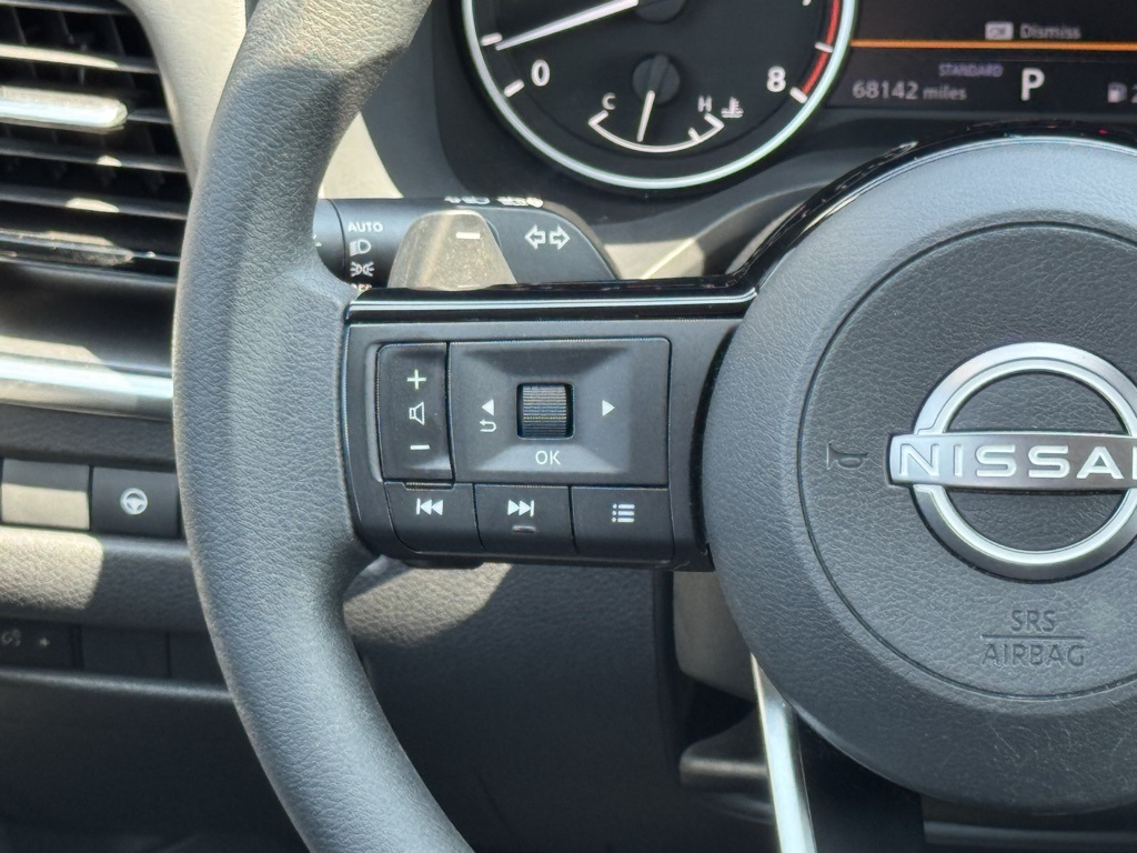 2022 Nissan Rogue SV photo 17
