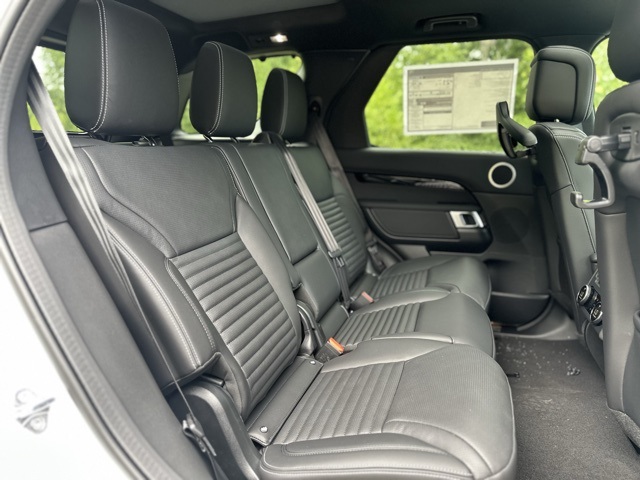 2025 Land Rover Discovery S photo 22