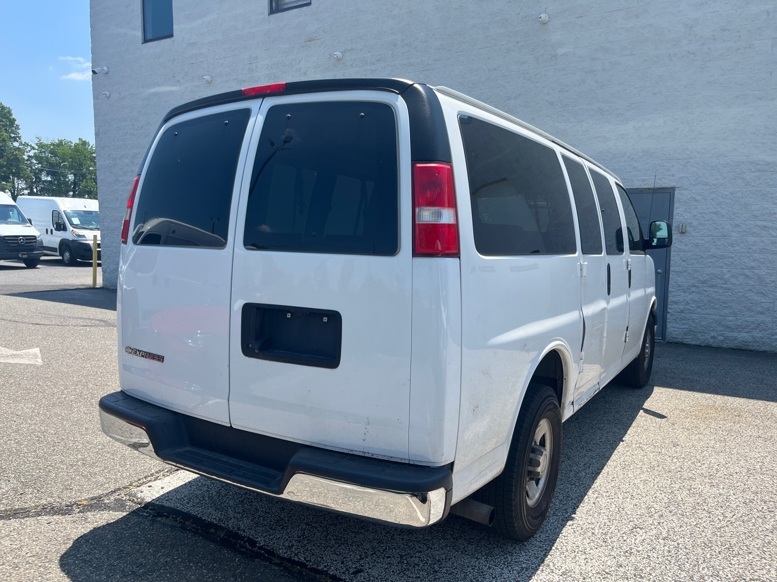 2018 Chevrolet Express Passenger 2500 LT photo 6