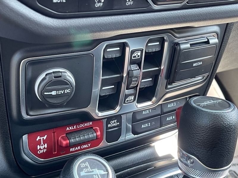 2024 Jeep Gladiator Mojave photo 19