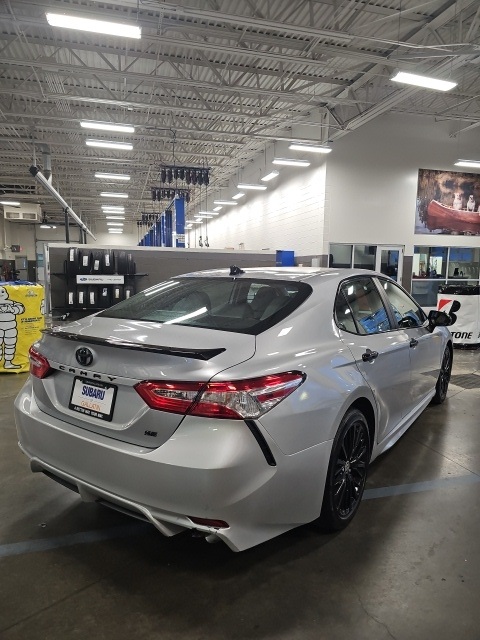 2020 Toyota Camry SE photo 6