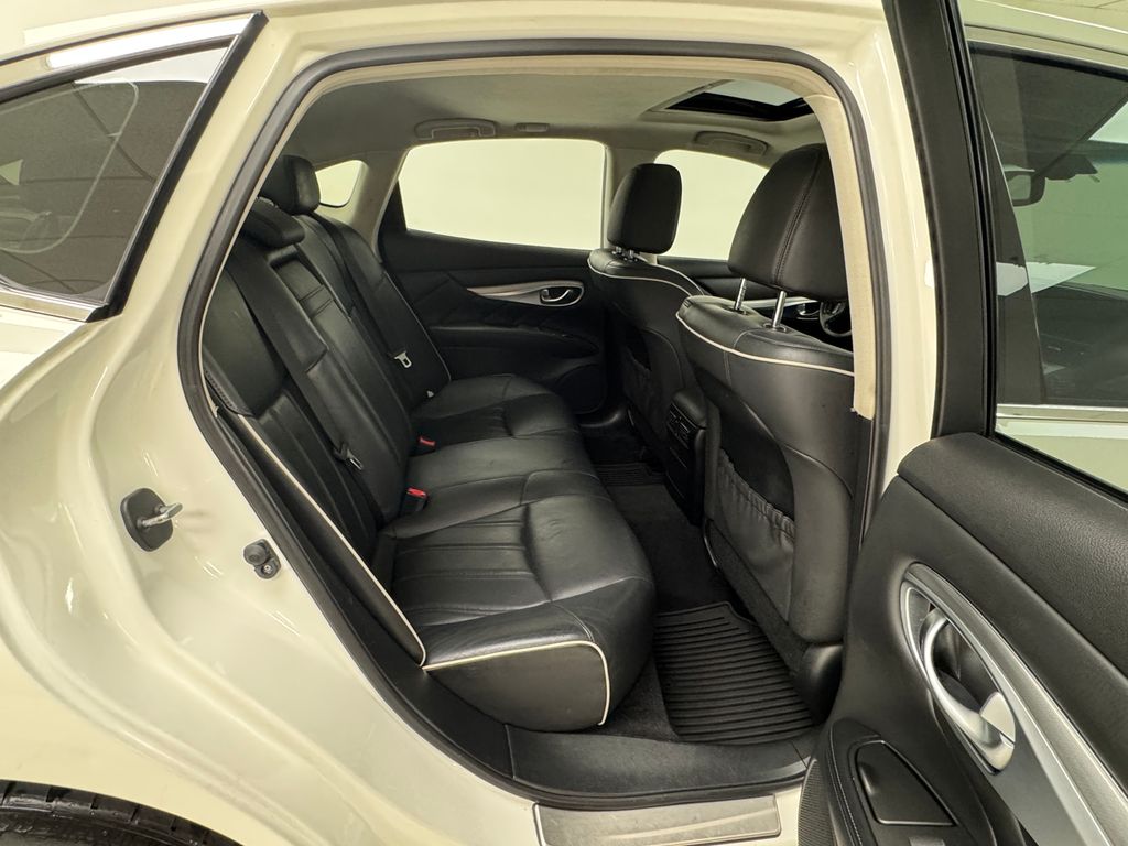 2019 Infiniti Q70 photo 17