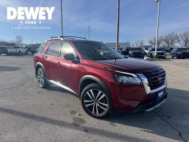 2024 Nissan Pathfinder Platinum's photo