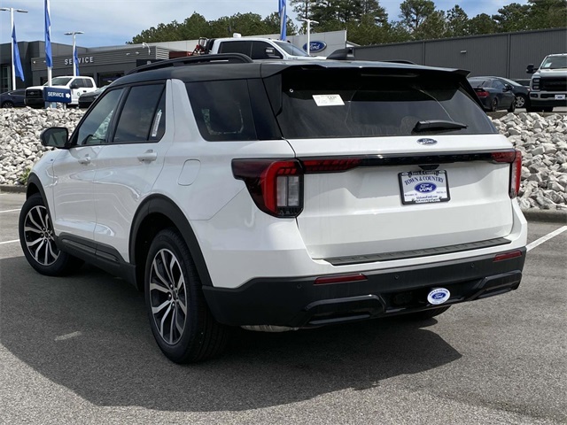 2025 Ford Explorer ST-Line photo 4
