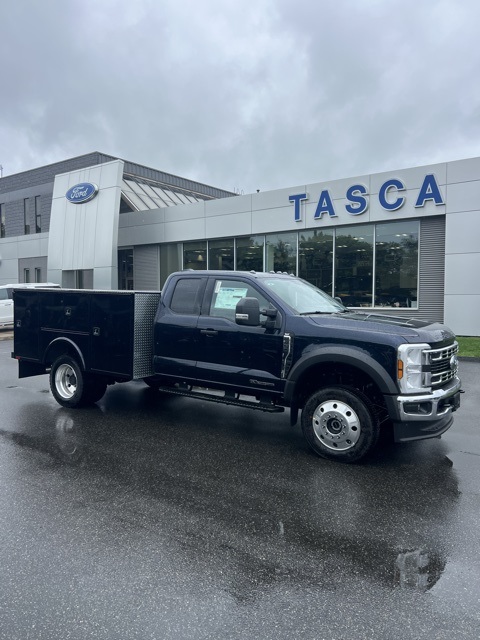 2025 Ford F-450 Super Duty Chassis Cab XLT's photo