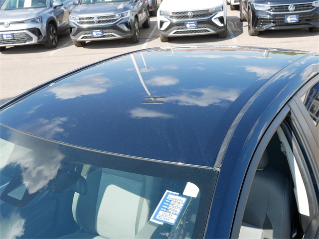 2019 Toyota Corolla LE photo 11