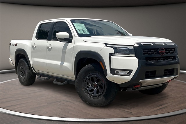 2025 Nissan Frontier PRO-4X photo 2