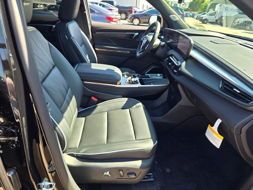 2026 Buick Enclave Avenir photo 3