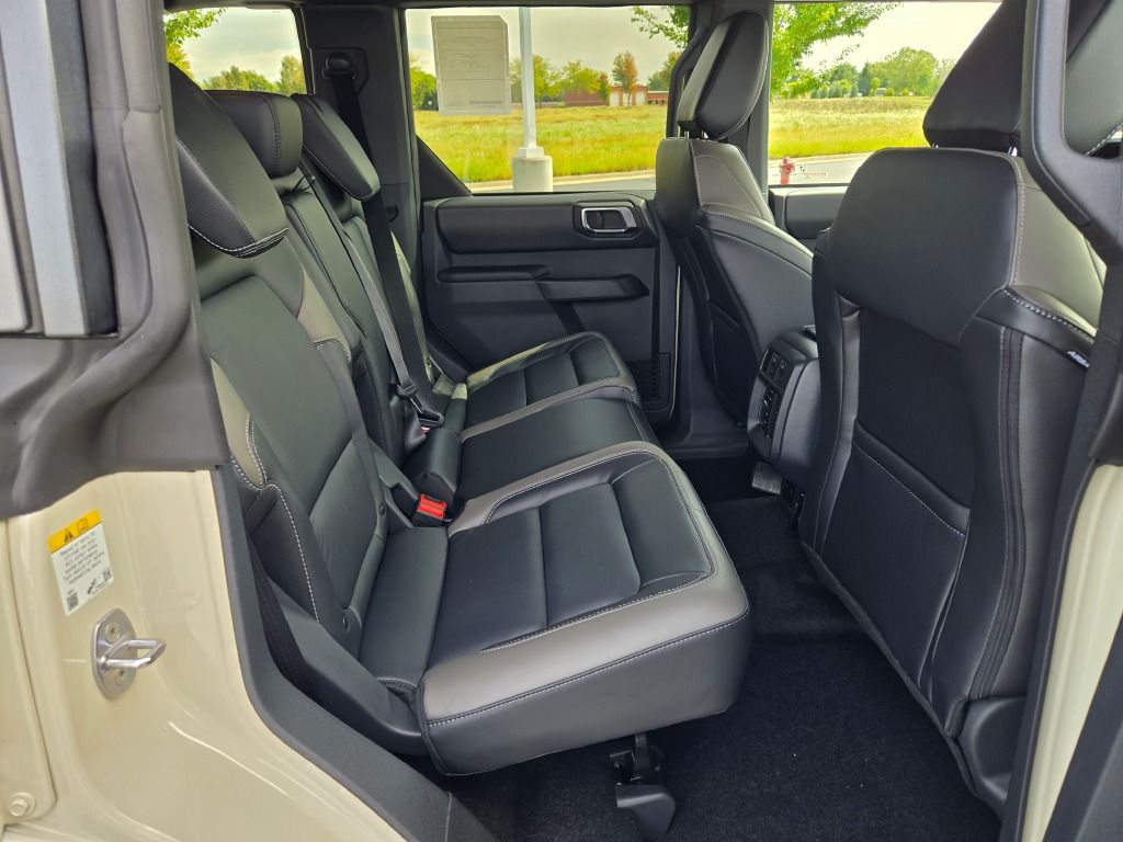 2025 Ford Bronco Outer Banks photo 8