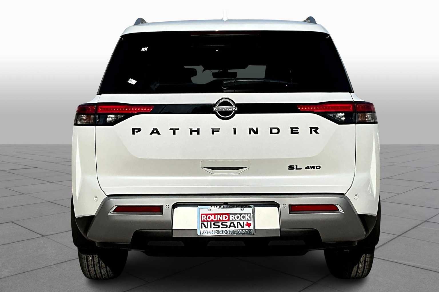 2025 Nissan Pathfinder SL photo 4