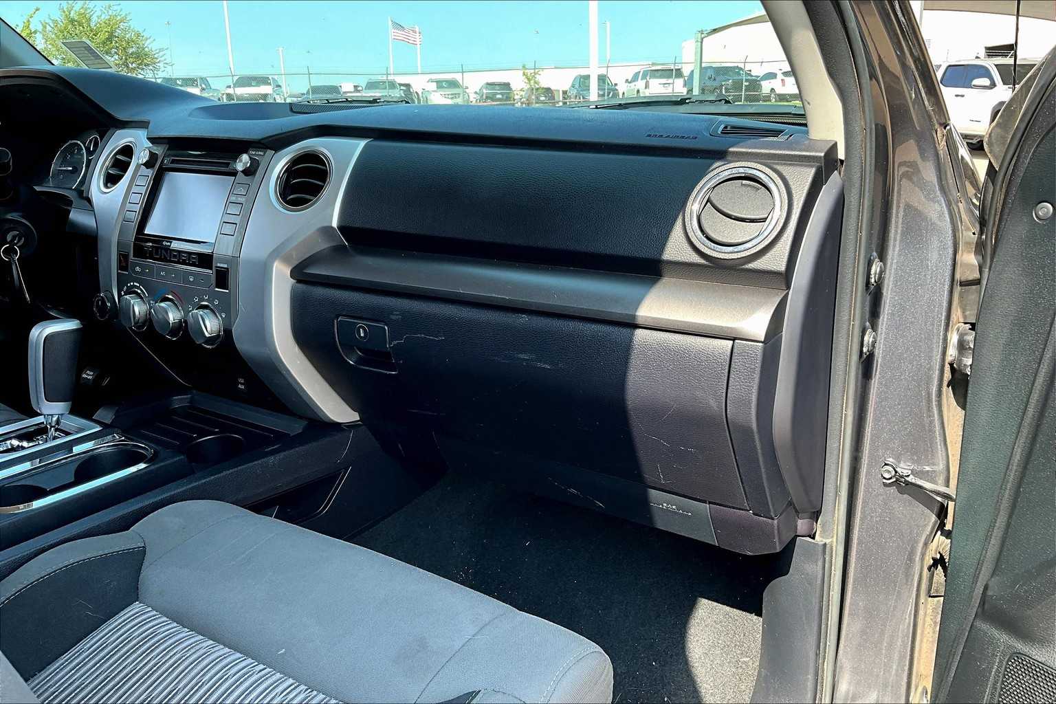 2017 Toyota Tundra SR5 photo 15