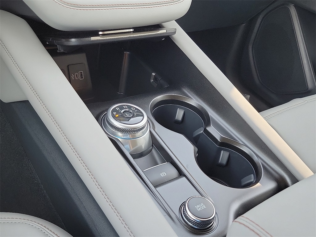 2025 Ford Explorer photo 15