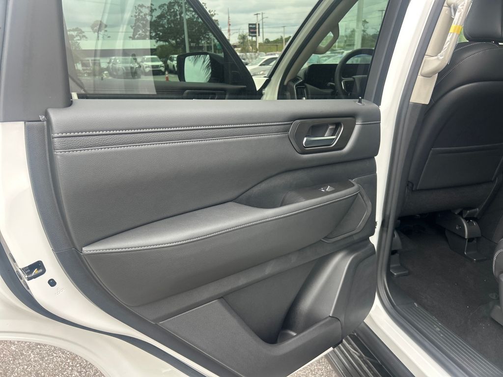 2025 Nissan Armada SV photo 14