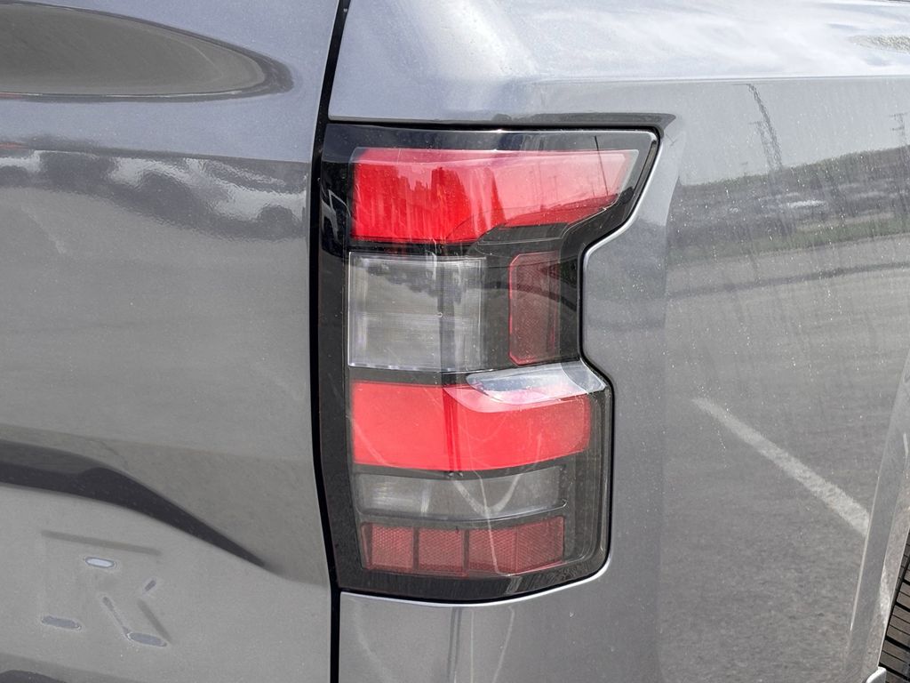 2025 Nissan Frontier SV photo 3
