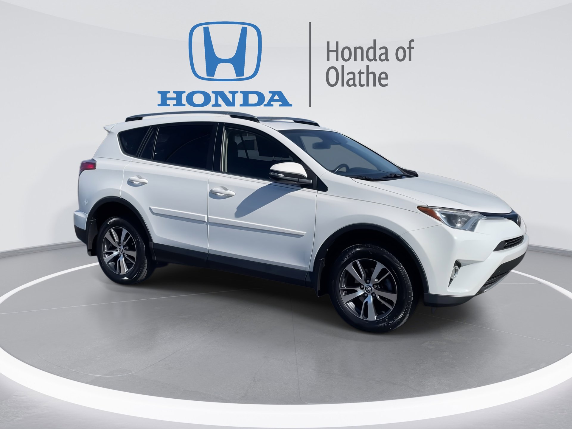 Used 2017 Toyota RAV4 XLE with VIN JTMWFREV4HJ142682 for sale in Kansas City
