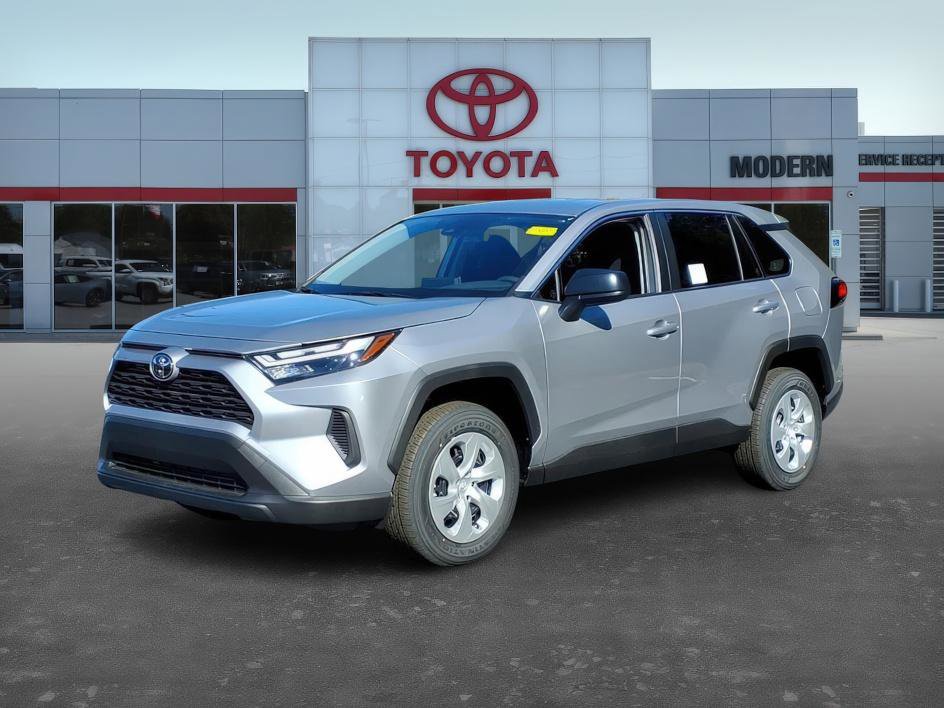 2025 Toyota RAV4 LE's photo