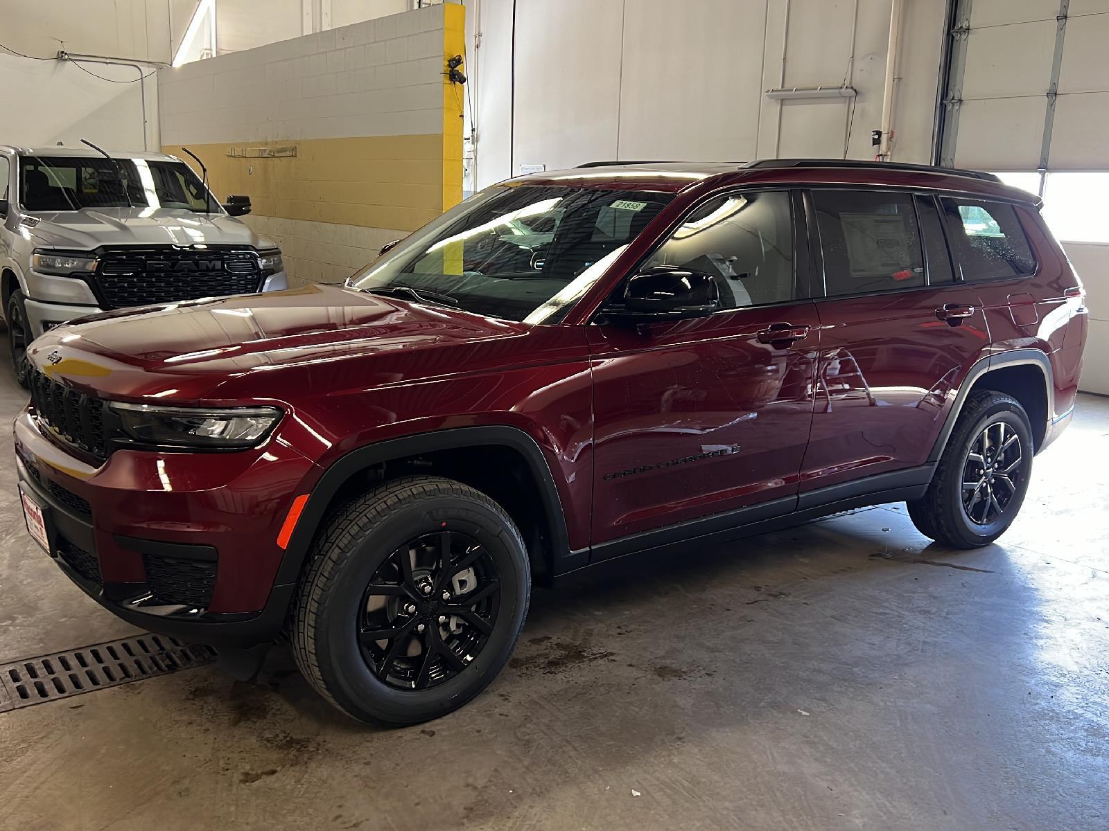 2025 Jeep Grand Cherokee L Altitude's photo