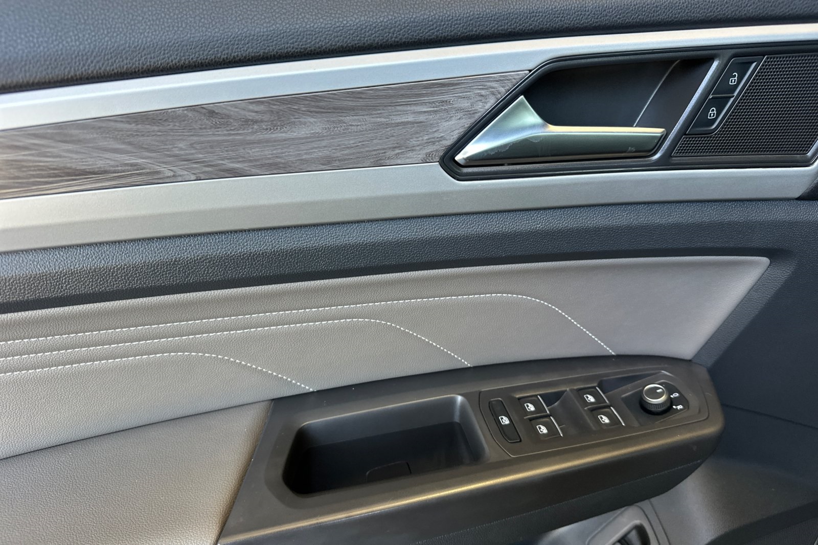 2022 Volkswagen Atlas Cross Sport V6 SE Technology photo 11
