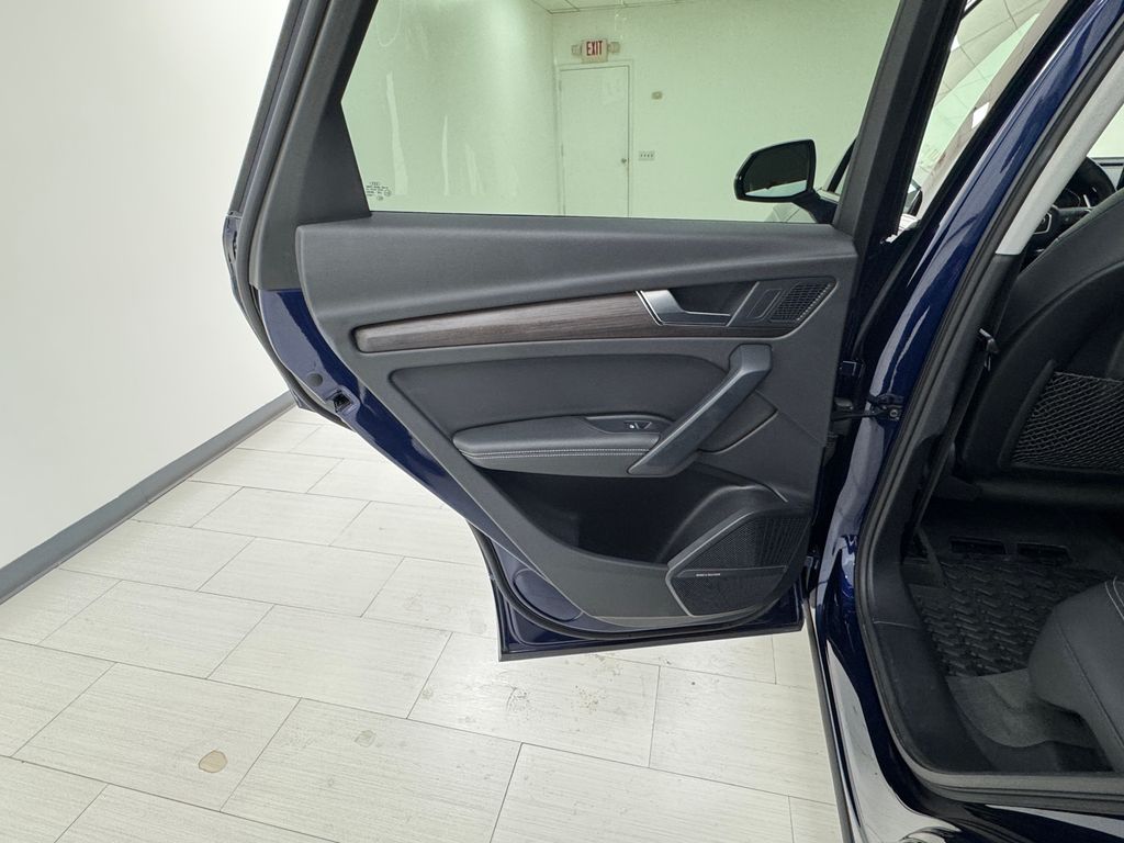 2021 Audi Q5 45 Premium Plus photo 11