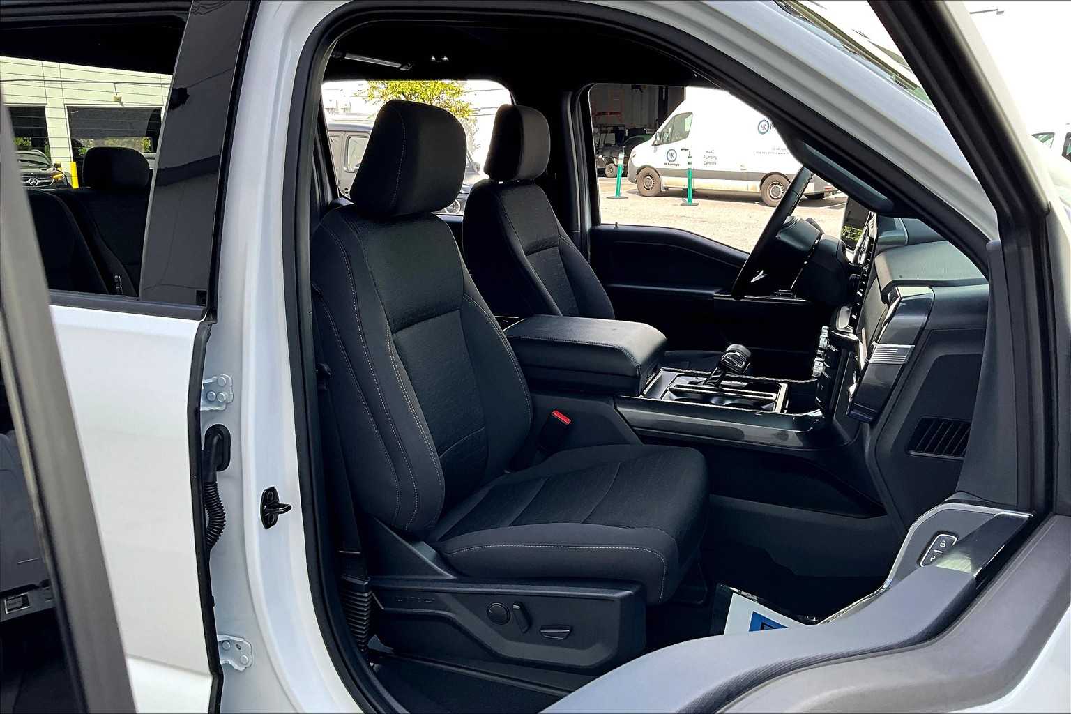 2023 Ford F-150 XLT photo 8