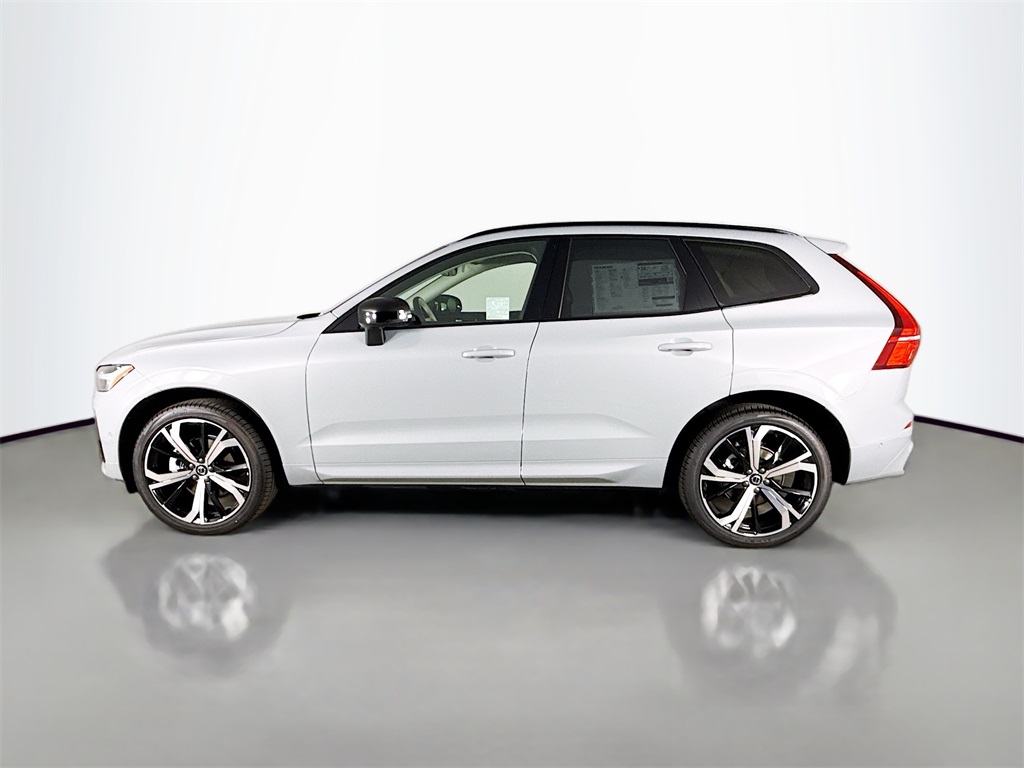 2025 Volvo XC60 B5 photo 4