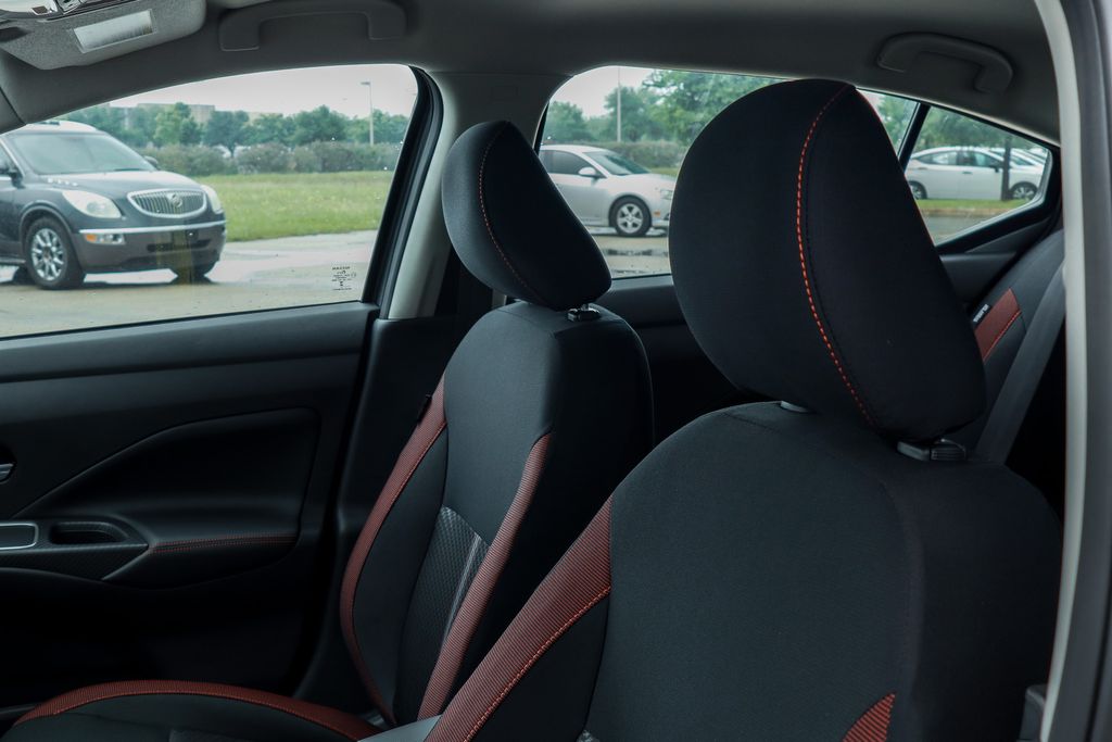 2025 Nissan Versa SR photo 9
