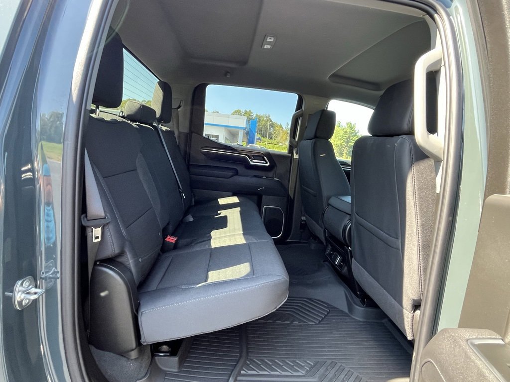 2025 Chevrolet Silverado 1500 LT photo 17