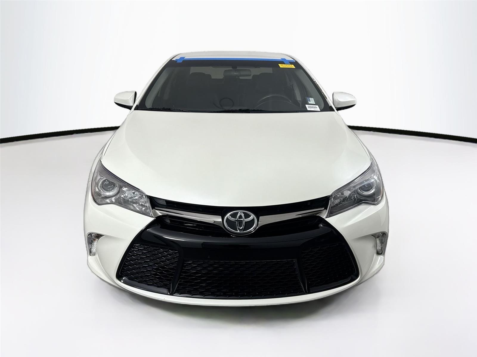 2015 Toyota Camry SE photo 3