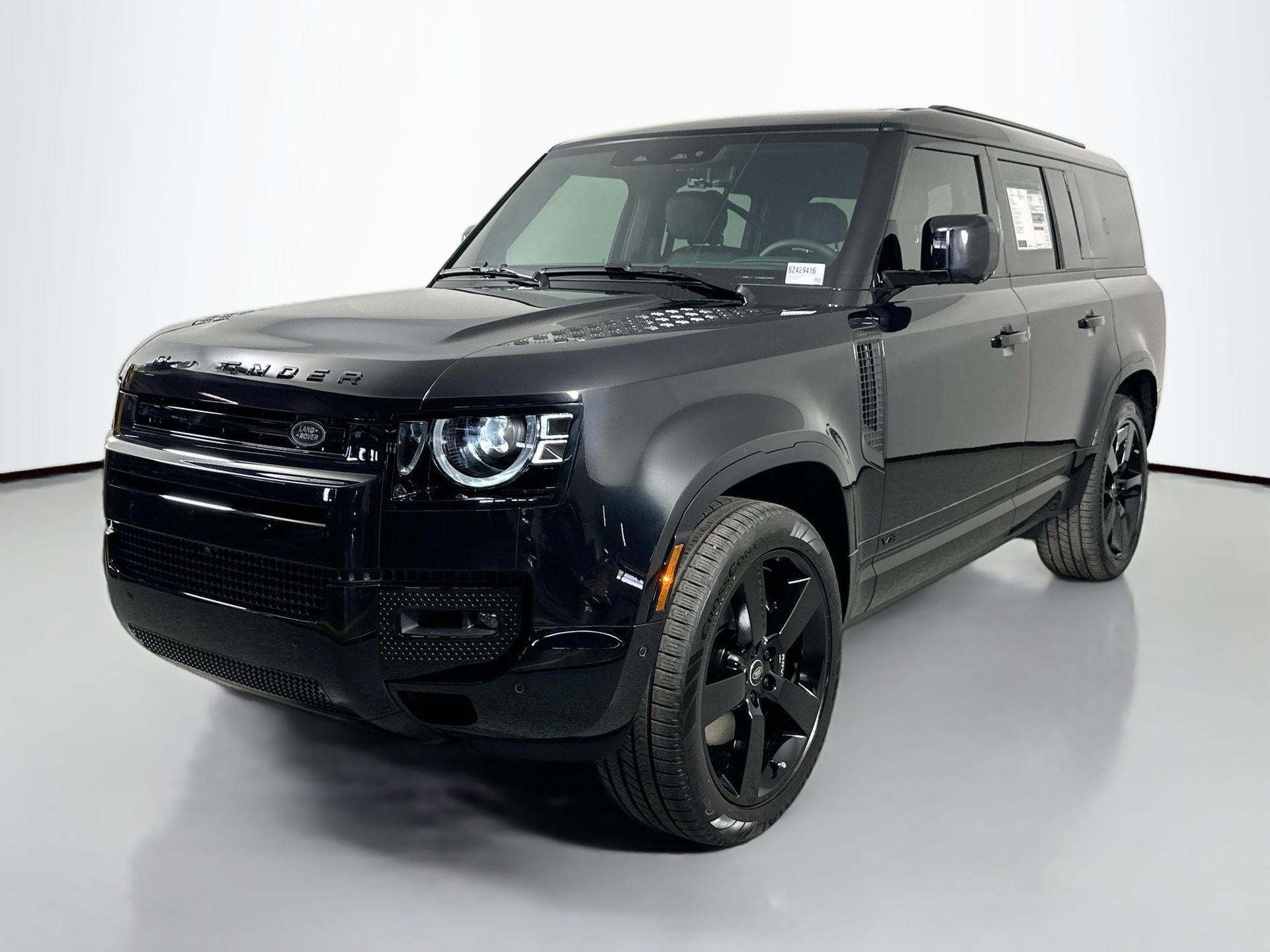 2025 Land Rover Defender V8's photo