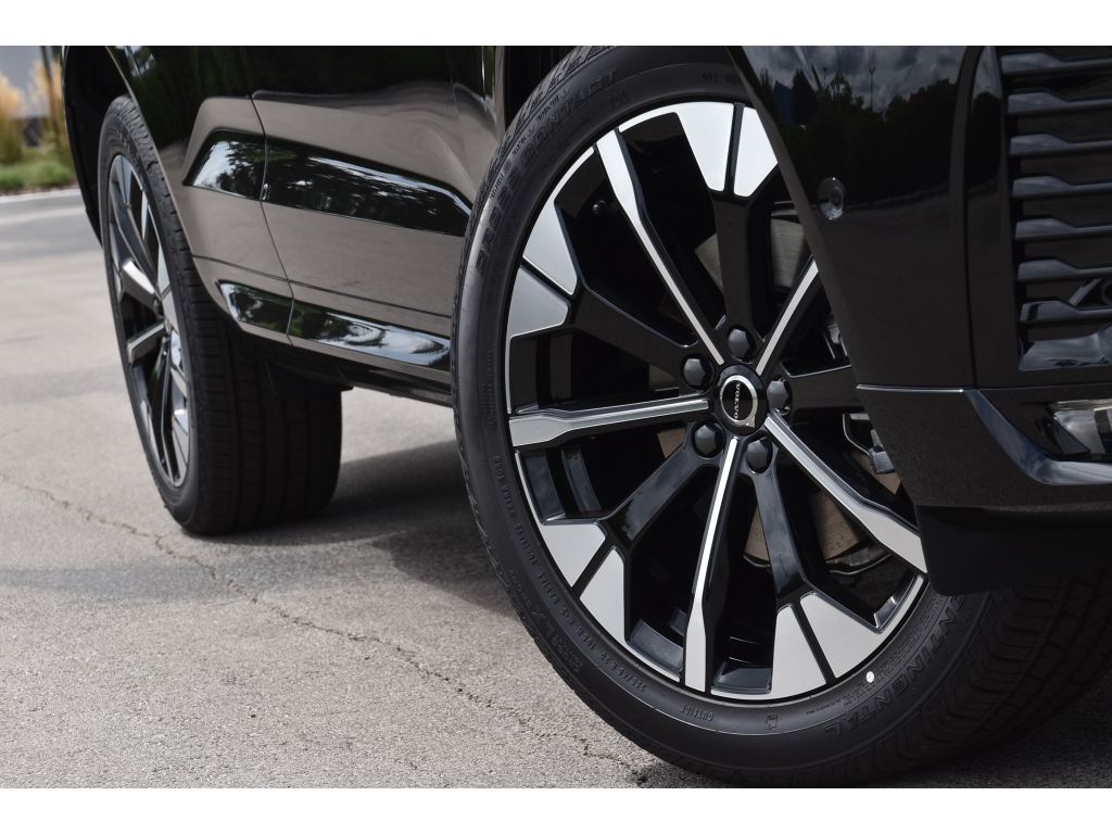 2026 Volvo XC60 B5 Plus photo 8