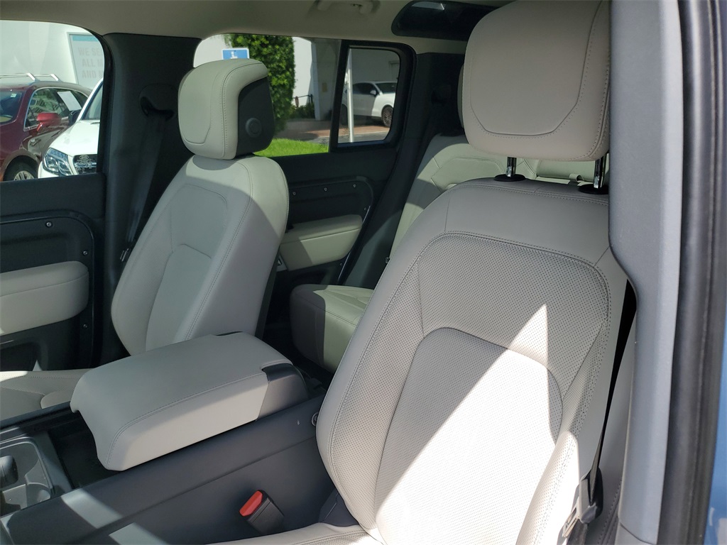 2024 Land Rover Defender 110 S photo 19