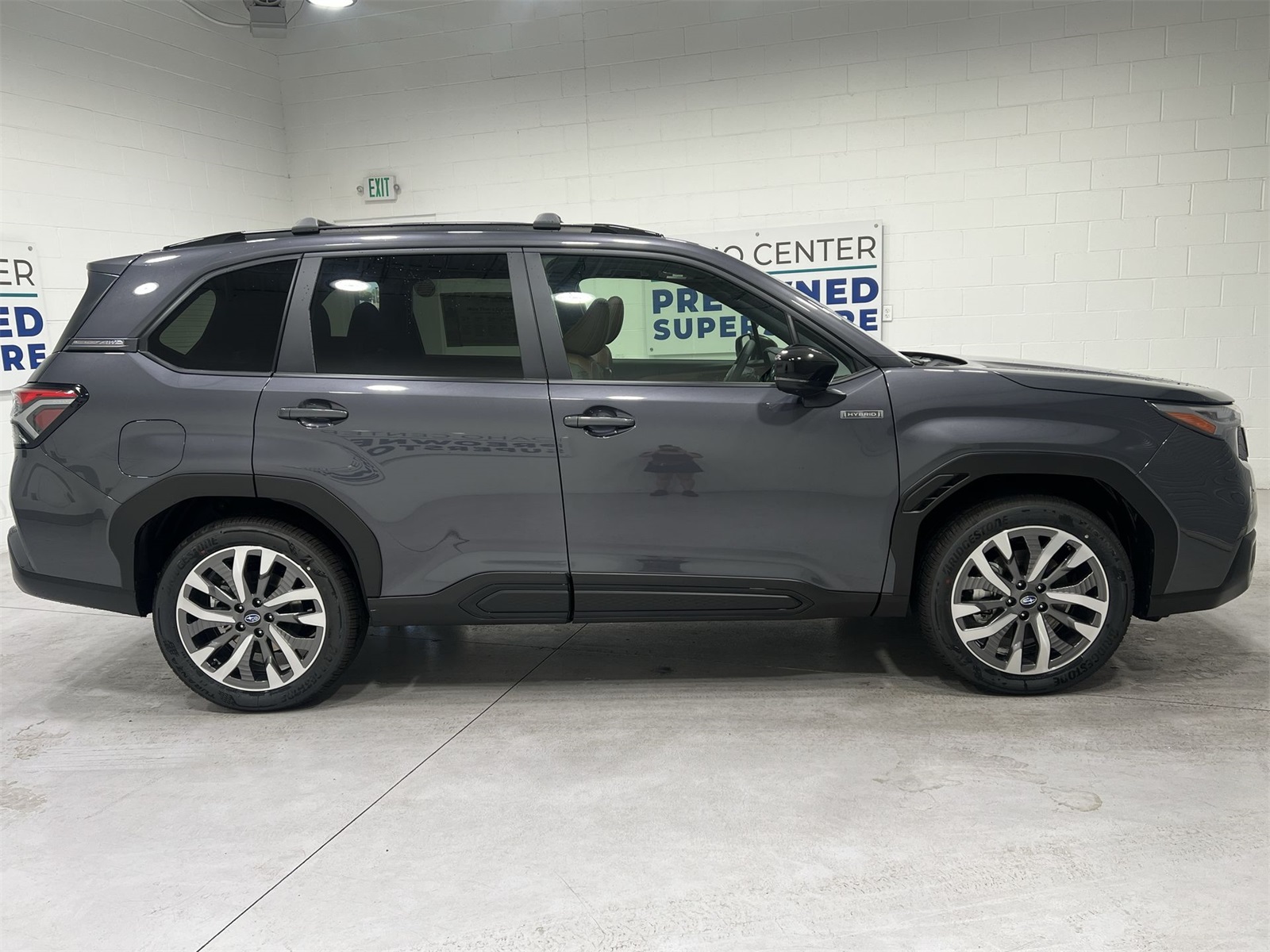 2025 Subaru Forester Touring photo 8
