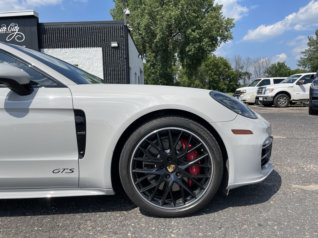 2020 Porsche Panamera GTS photo 2