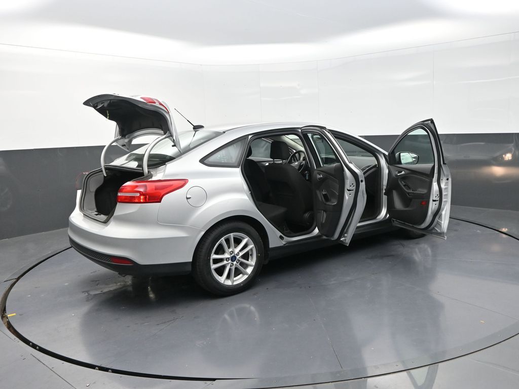 2018 Ford Focus SE photo 32