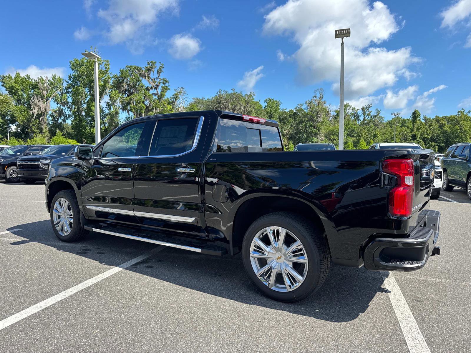 2025 Chevrolet Silverado 1500 High Country photo 4