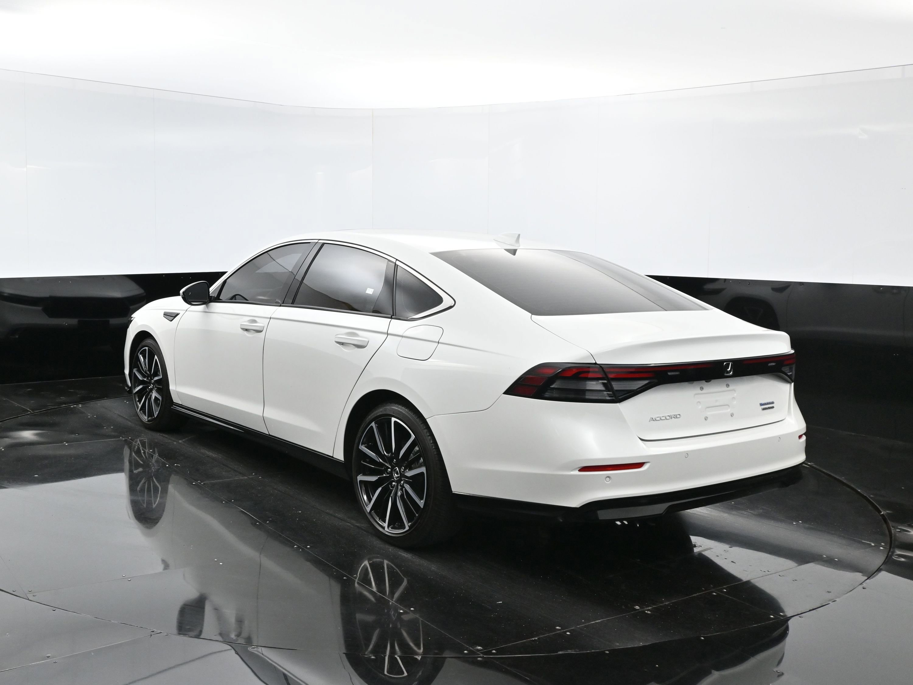 2023 Honda Accord Hybrid Touring photo 3