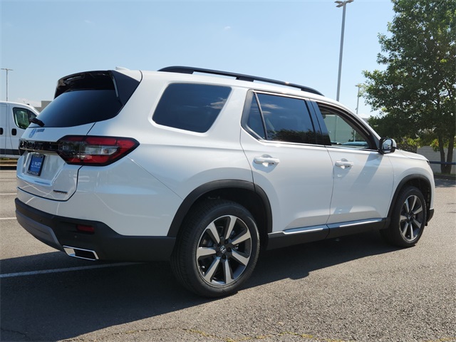 2025 Honda Pilot Touring photo 3