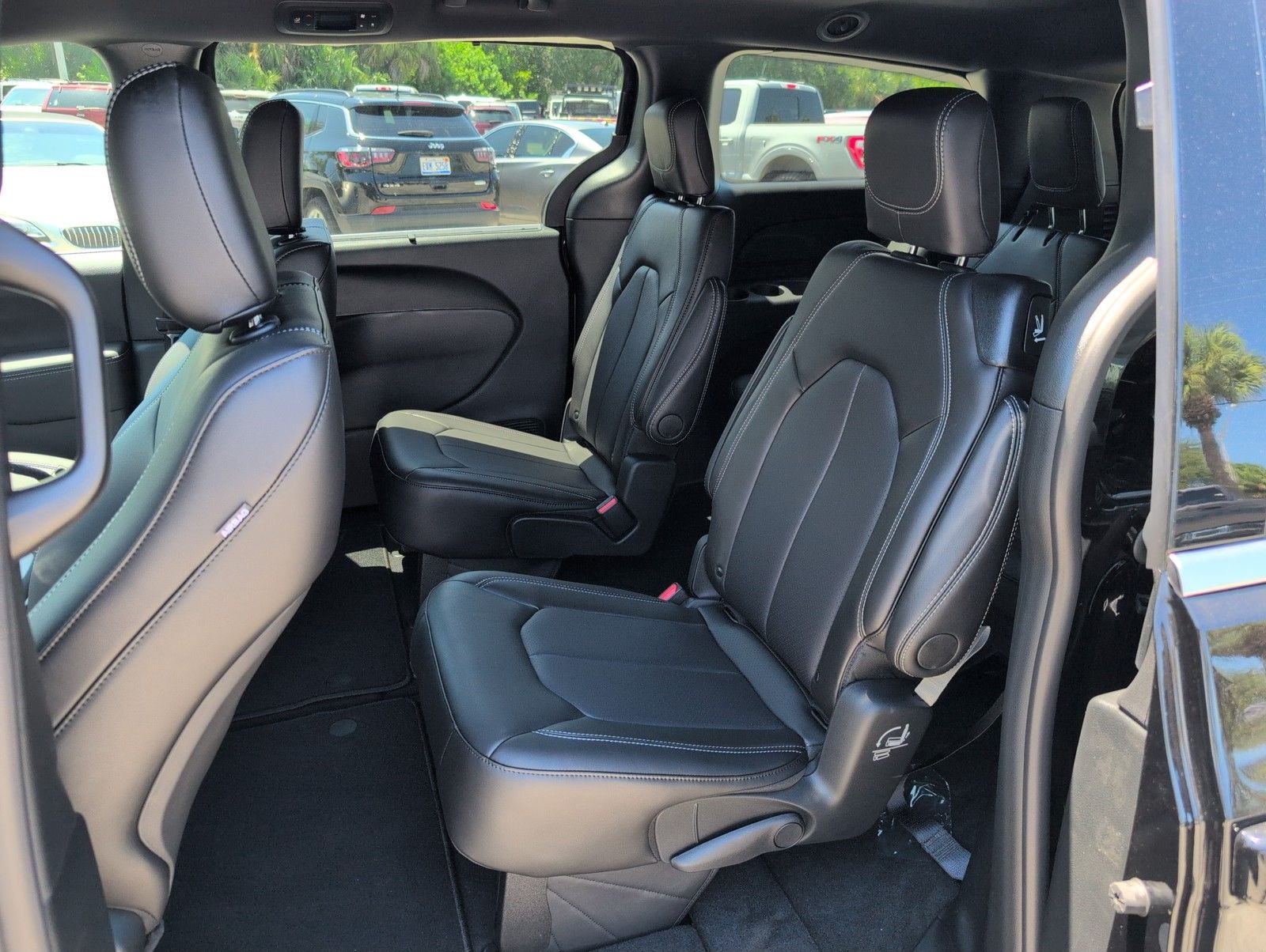 2025 Chrysler Voyager LX photo 29