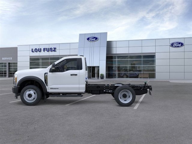 2025 Ford F-550 photo 3