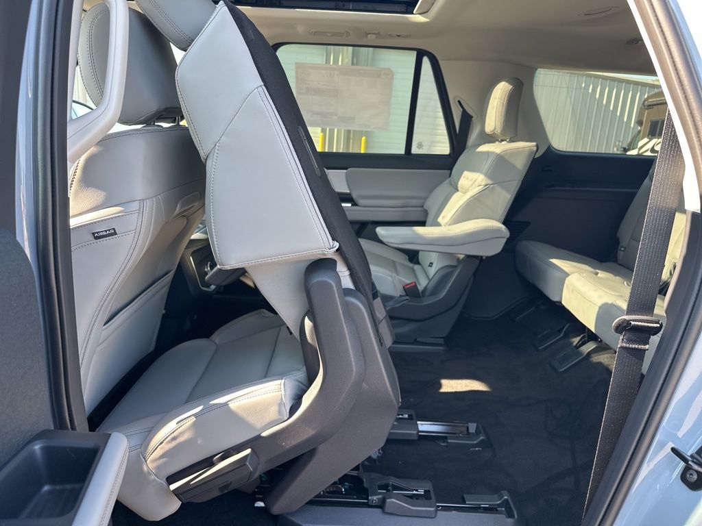2025 Ford Expedition MAX photo 38