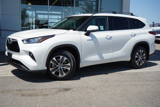 2020 Toyota Highlander Hybrid XLE photo 3