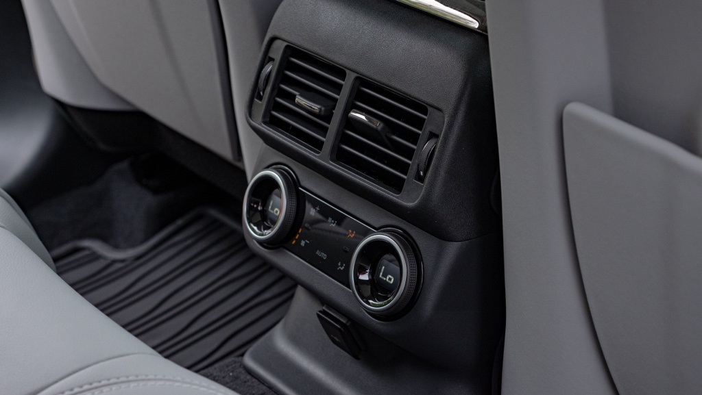 2025 Land Rover Range Rover Velar SE photo 46