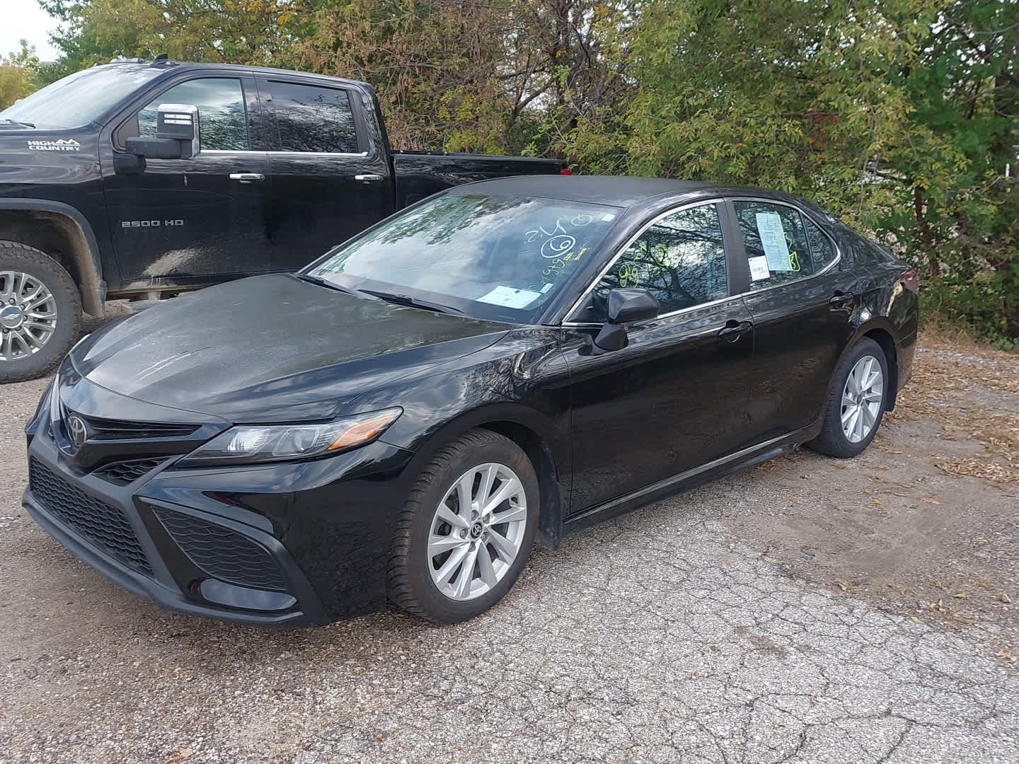 2022 Toyota Camry SE photo 3