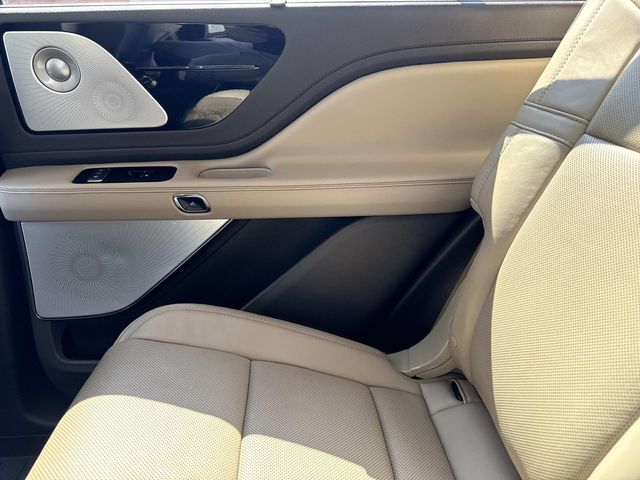 2022 Lincoln Aviator Reserve photo 12